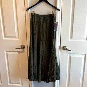 Green, fully length skirt